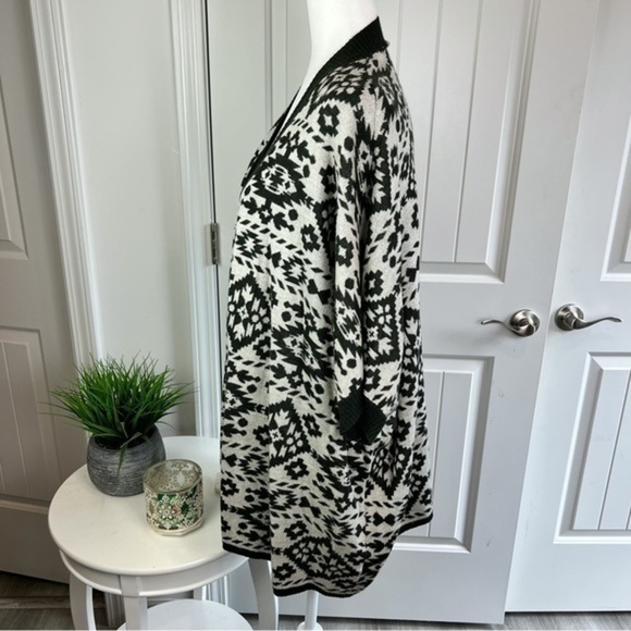 Altar'd State open front cardigan sweater women size S/M Aztec print black white - Picture 5 of 8